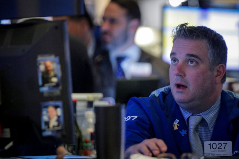 © Reuters. 米株最高値更新、Ｓ＆Ｐは初の3300台　ＩＴ株が高い