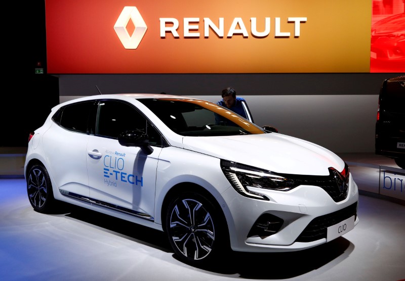 © Reuters. FILE PHOTO: A Renault Clio E-Tech Hybrid car is seen at Brussels Motor Show