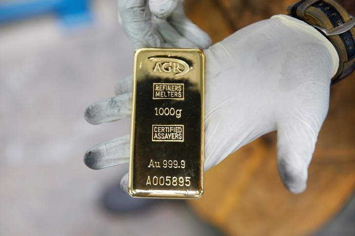 Цена на золото может зафиксировать максимальное за два месяца недельное снижение