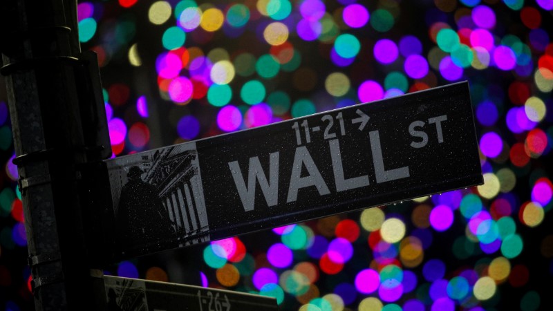 Wall Street abre em máxima recorde com dados e balanços fortes