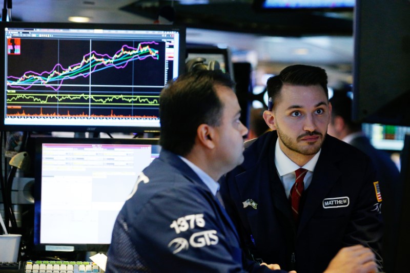 Dados sólidos e balanços financeiros levam Wall Street a novas máximas