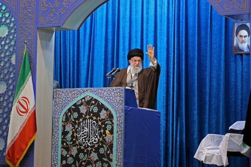 Irã pode levar luta para além de suas fronteiras, diz Khamenei em raro sermão