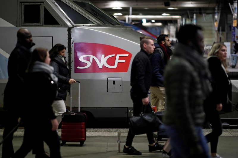 Vers un retour à la normale lundi à la SNCF et à la RATP