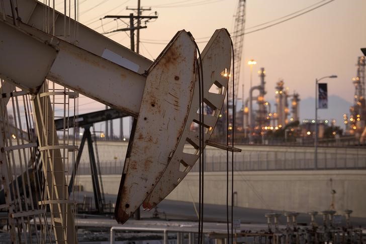 Greggio in rialzo su chiusura giacimenti petroliferi in Libia