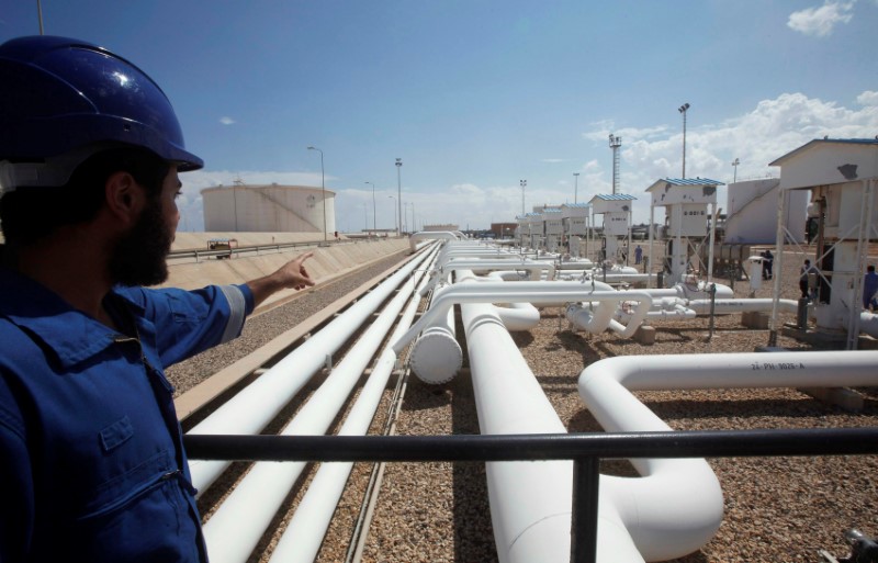 موظفان: معالجة الوقود والغاز مستمرة في مصفاة الزاوية الليبية رغم وقف التحميلات في حقل الشرارة