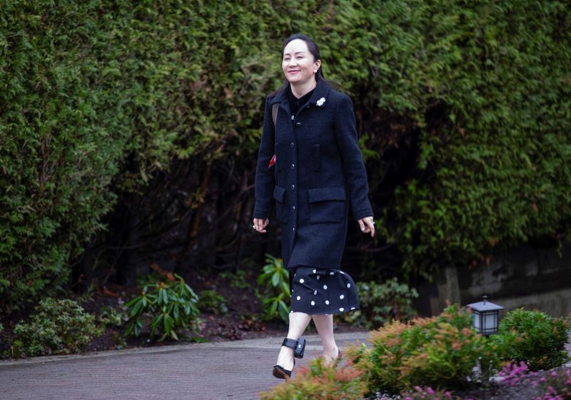 © Reuters. Vice-presidente financeira da Huawei, Meng Wanzhou, em frente à sua casa em Vancouver, Canadá; ela utiliza uma tornozeleira eletrônica