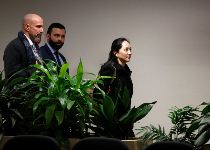 © Reuters. El director financiero de Huawei, Meng Wanzhou, deja B.C. Corte Suprema para un almuerzo durante el primer día de su audiencia de extradición en Vancouver