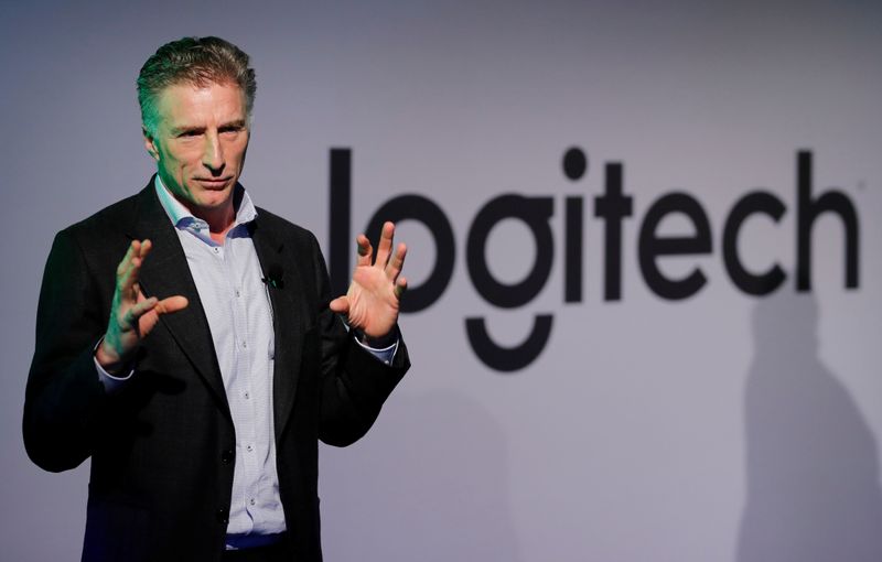 © Reuters. CEO Darrell of the computer peripherals maker Logitech addresses a news conference in Zurich