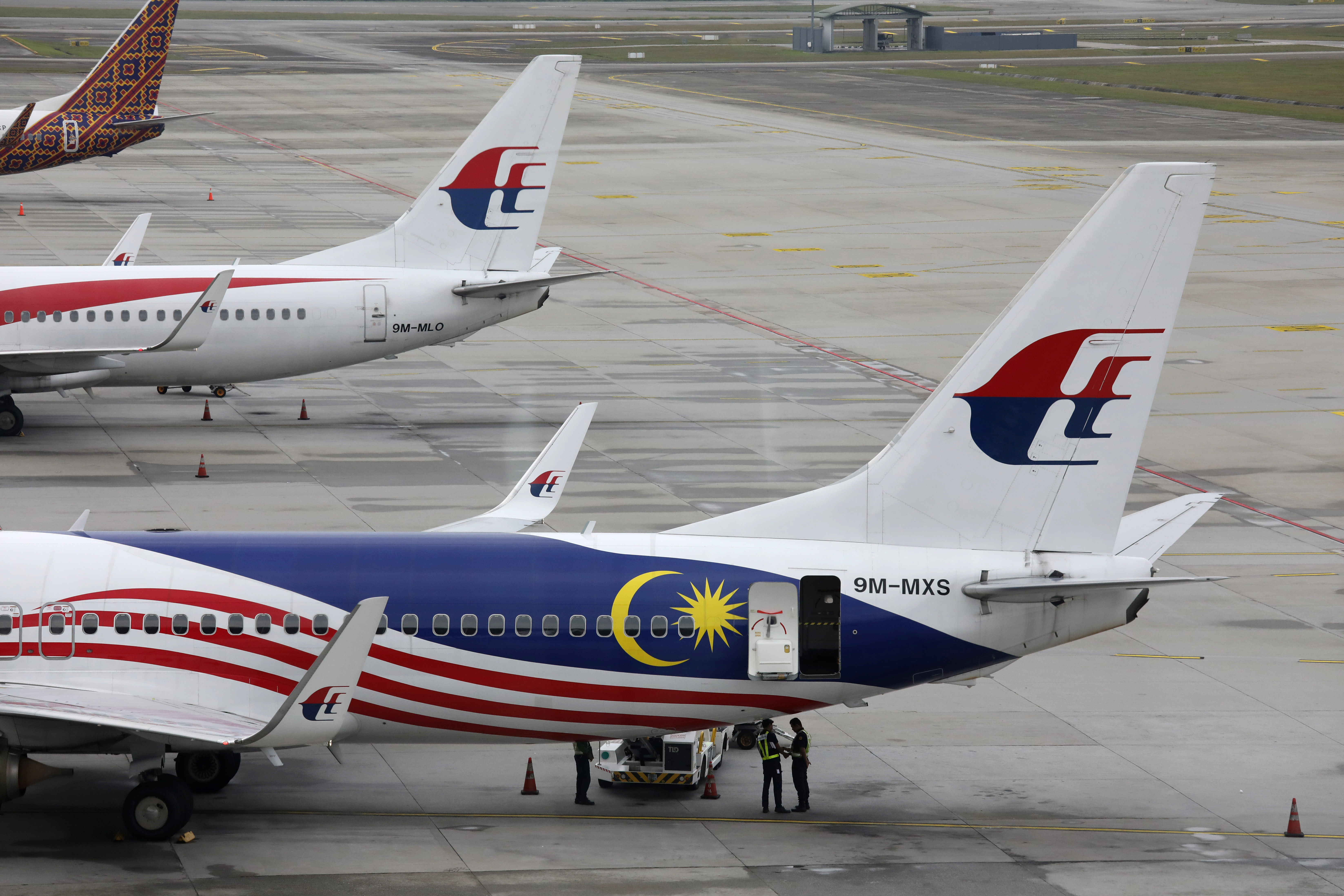 © Reuters. Malaysia Airlines planes are pictured at Kuala Lumpur International Airport in Sepang