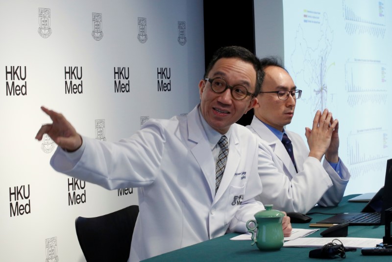 © Reuters. Gabriel Leung, Chair Professor of Public Health Medicine at the Faculty of Medicine at the University of Hong Kong (HKUMed), speaks about the extent of the Wuhan coronavirus outbreak in China during an news conference, in Hong Kong