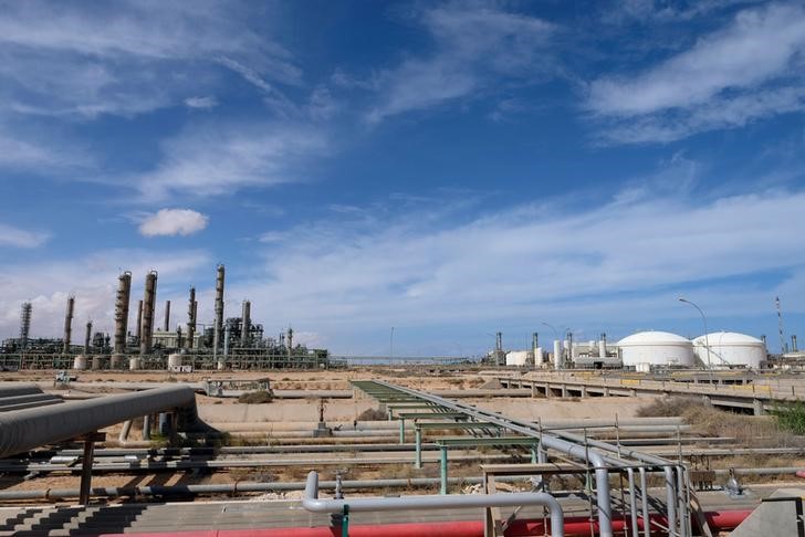 Greggio in calo, mercato ignora crisi petrolifera in Libia