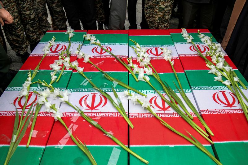 Irán busca ayuda para analizar las cajas negras del avión en medio de la presión para entregarlas