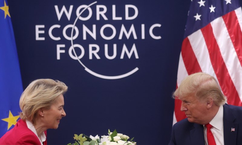 © Reuters. ترامب يقول إنه سيناقش اتفاقا للتجارة مع رئيسة المفوضية الأوروبية