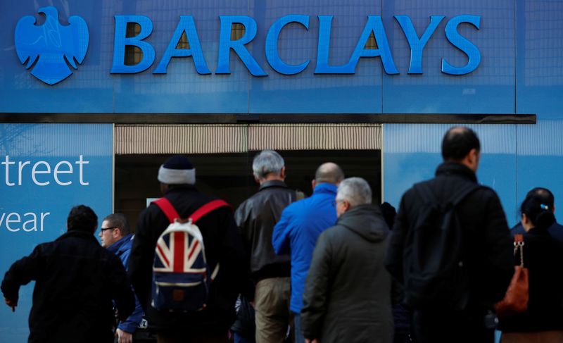 © Reuters. FILE PHOTO: Customers queue outside a branch of Barclays bank in Manchester northern England
