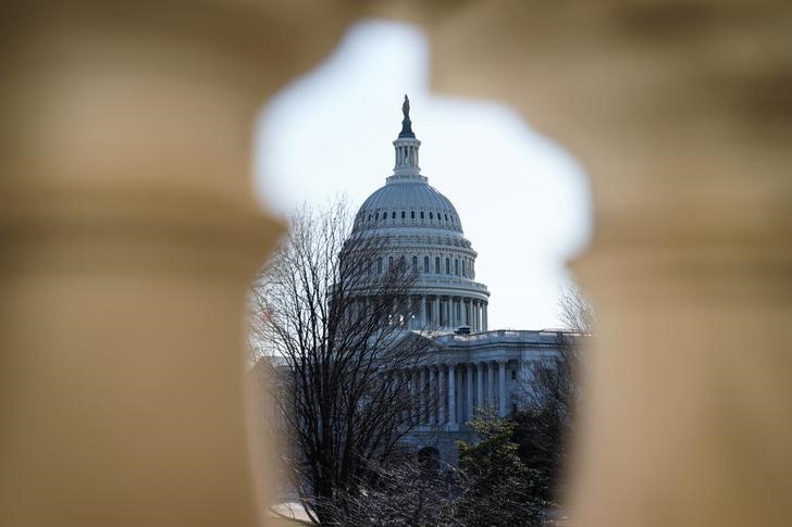 © Reuters. Foto ilustrativa del Capitolio en el día en que se inició el juicio político al presidente Donald Trump en el Senado
