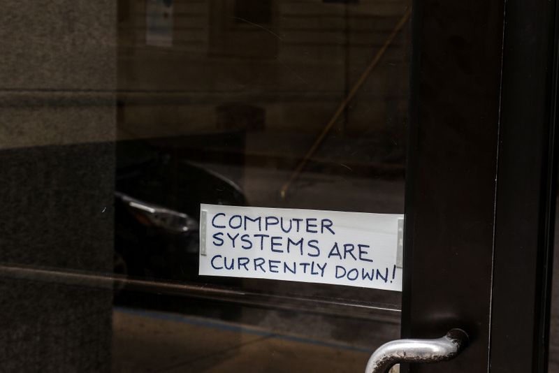 © Reuters. FILE PHOTO: A sign referring to the hacked computer system of Baltimore City is taped to a door near Baltimore City Hall in Baltimore, Maryland