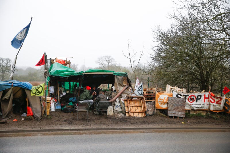 © Reuters. Activists affiliated with Extinction Rebellion sit in a camp set up to protest against the construction of the HS2 railway in Harefield