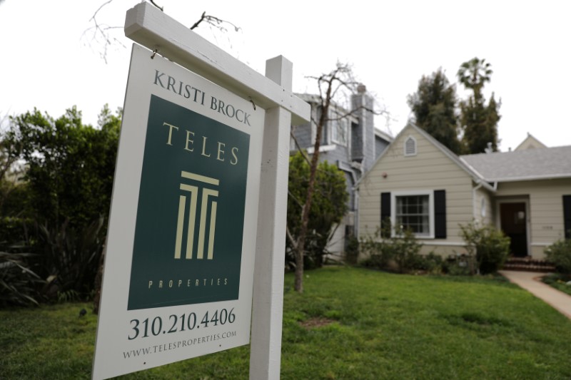 © Reuters. FILE PHOTO: A home for sale is seen in Santa Monica
