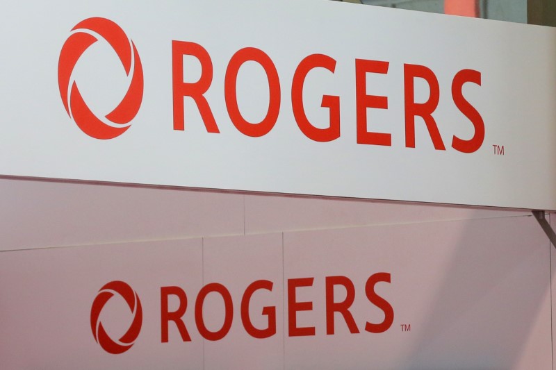 © Reuters. Rogers Communications logos are seen above a booth at the Canadian International AutoShow in Toronto