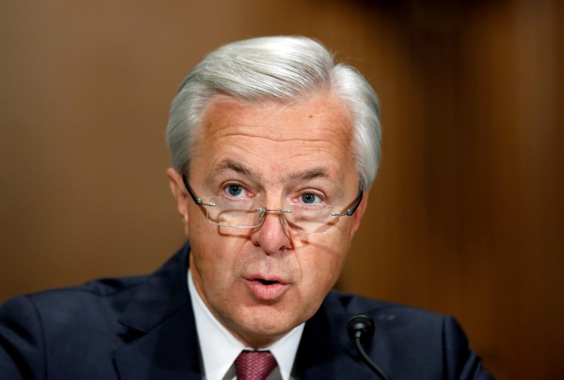 © Reuters. FILE PHOTO: Wells Fargo CEO Stumpf testifies before Senate Banking Committee hearing on firm's sales practices on Capitol Hill in Washington