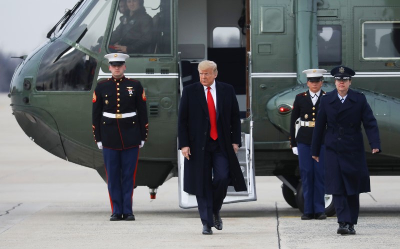 © Reuters. U.S. President Donald Trump boards Air Force One for travel to Florida at Joint Base Andrews in Maryland