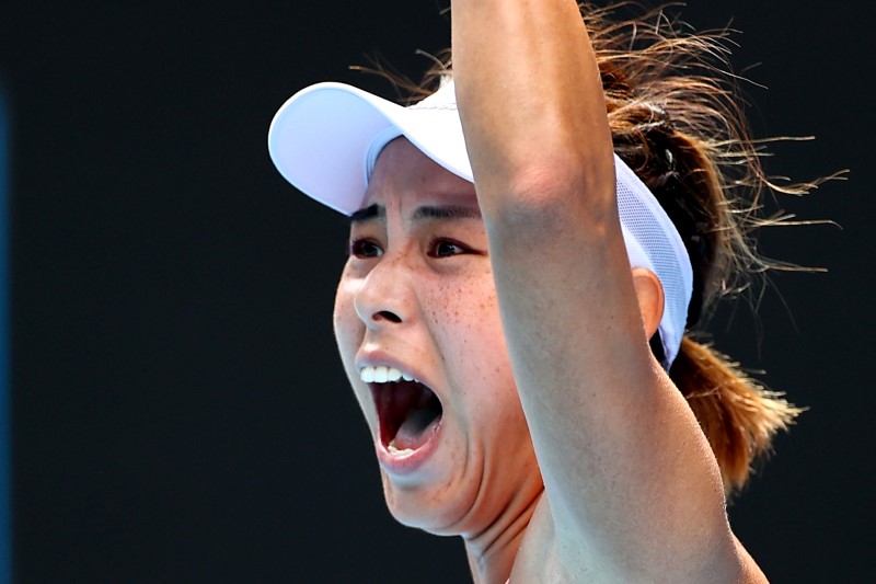 © Reuters. سيرينا تودع أستراليا المفتوحة للتنس من الدور الثالث أمام وانغ