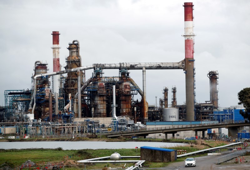 © Reuters. Una raffineria di petrolio