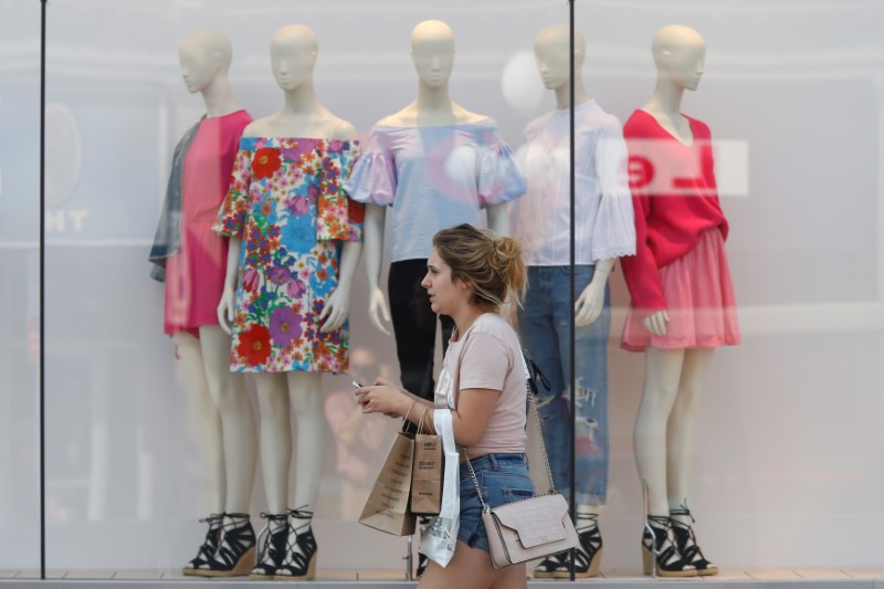 Canadian retail sales jump 0.9% on higher auto sales