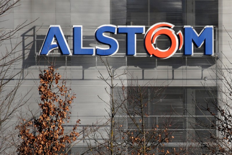 © Reuters. A logo of Alstom is seen at the Alstom's plant in Semeac near Tarbes