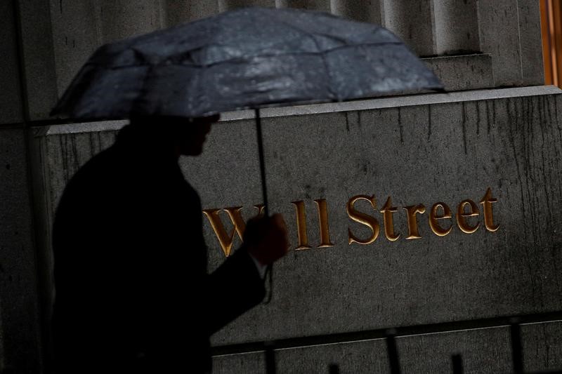 © Reuters. 米国株下落、幅広い銘柄に売り　新型肺炎巡る懸念で