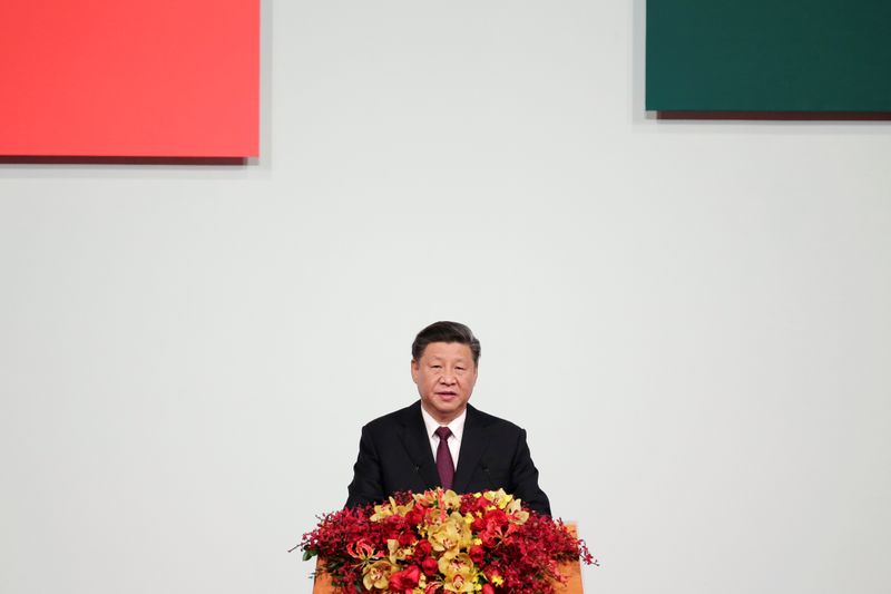 © Reuters. الرئيس الصيني يعقد اجتماعا للمكتب السياسي حول مواجهة فيروس كورونا