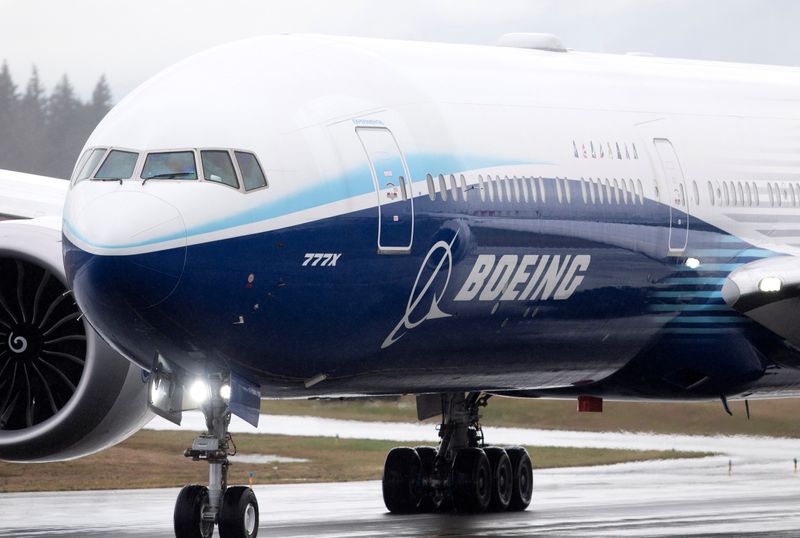 Avión 777X de Boeing despega en su vuelo inaugural