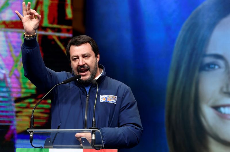 © Reuters. Leader of Italy's far-right League party Matteo Salvini speaks on stage during a rally ahead of a regional election in Emilia-Romagna, in Ravenna