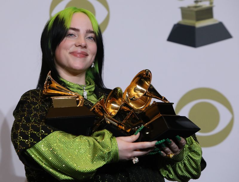 © Reuters. 62nd Grammy Awards – Photo Room – Los Angeles, California, U.S., January 26, 2020 - Billie Eilish poses backstage with her awards