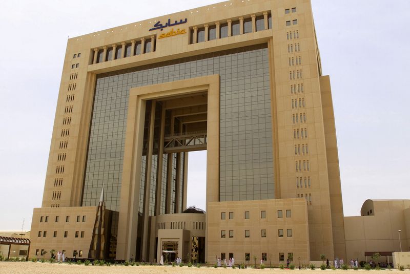 © Reuters. FILE PHOTO: The headquarters of Saudi Basic Industries Corp (SABIC) is seen in Riyadh, Saudi Arabia