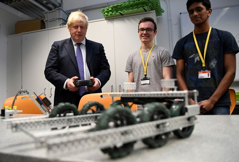 © Reuters. Britain's PM Johnson visits King's Maths School in London