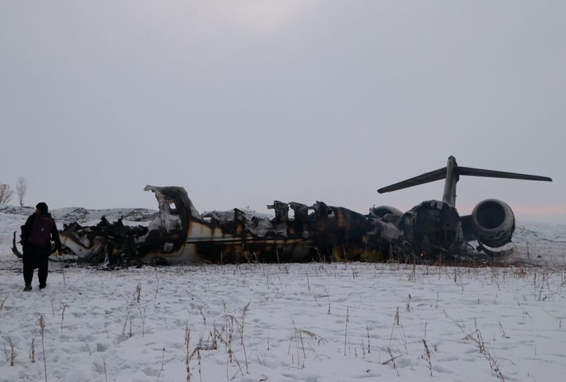 © Reuters. The wreckage of an airplane is seen after a crash in Deh Yak district of Ghazni province, Afghanistan