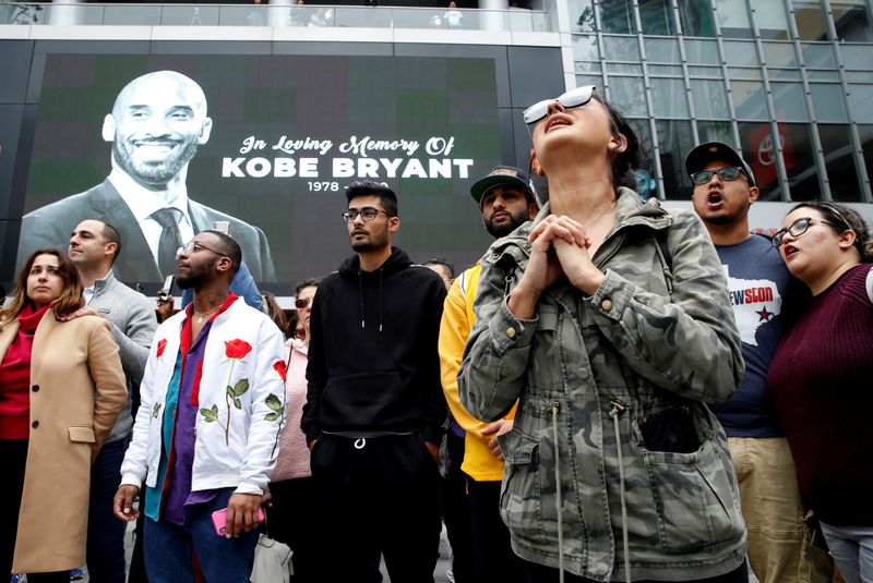 © Reuters. Image of former Los Angeles Lakers basketball star Kobe Bryant is seen outside the Staples Center in Los Angeles, California, U.S. January 26, 2020.