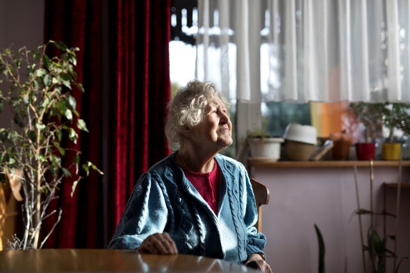 © Reuters. Daniela Szelc 89 years old sits at the dinning table in her home in Oswiecim, a town in southern Poland on the outskirts of which the Nazis built the Auschwitz death camp