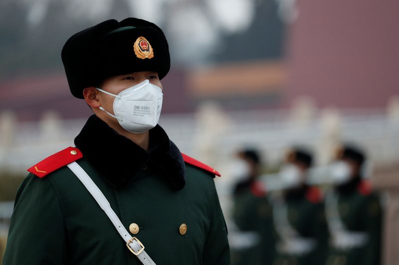 © Reuters. 新型肺炎、北京で初の死者　世界株安進行　米大統領は支援表明