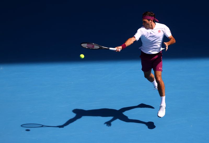 Federer salva siete puntos de partido de Sandgren para alcanzar semifinales en Australia