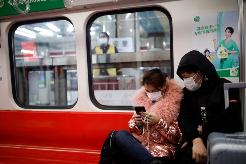 © Reuters. 新型肺炎、中国の死者132人に増加　感染者5974人に