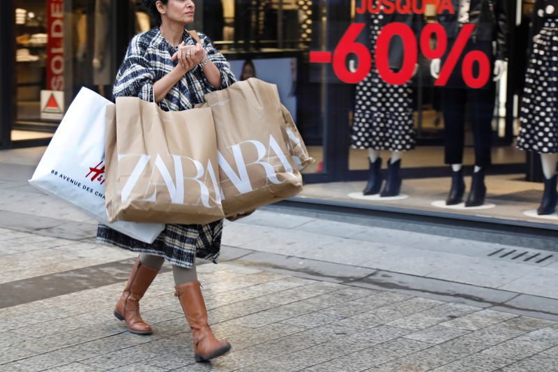 French consumer confidence up unexpectedly in January despite strikes