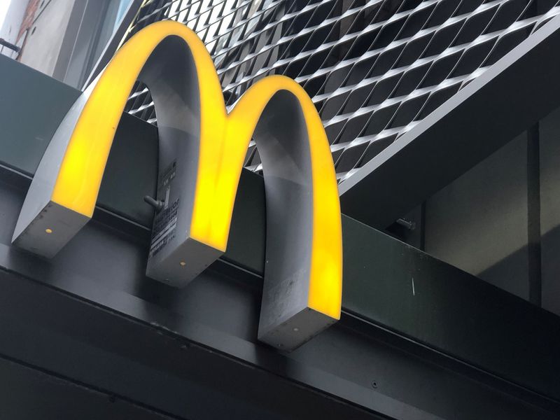 © Reuters. The McDonald's logo is seen outside the fast-food chain McDonald's in New York