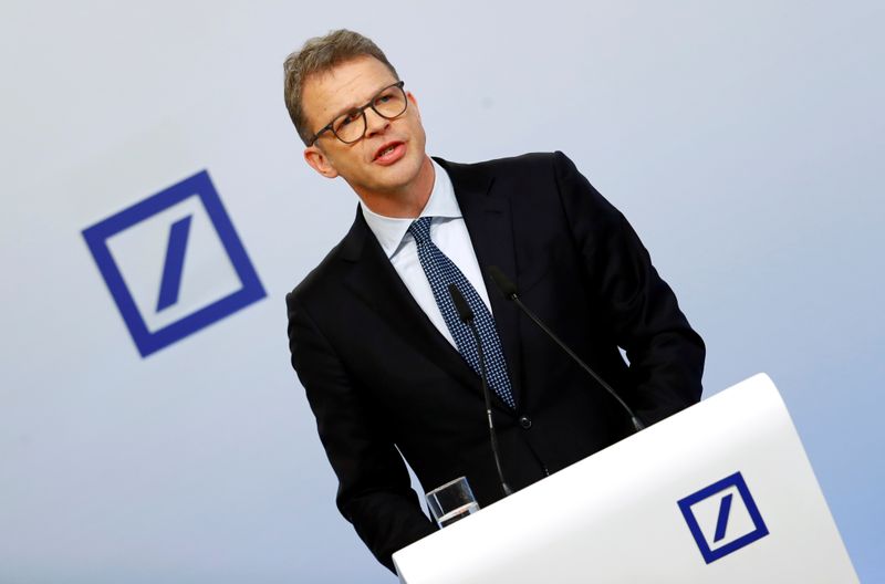 © Reuters. Christian Sewing, CEO of Deutsche Bank AG, addresses the media during the bank's annual news conference in Frankfurt