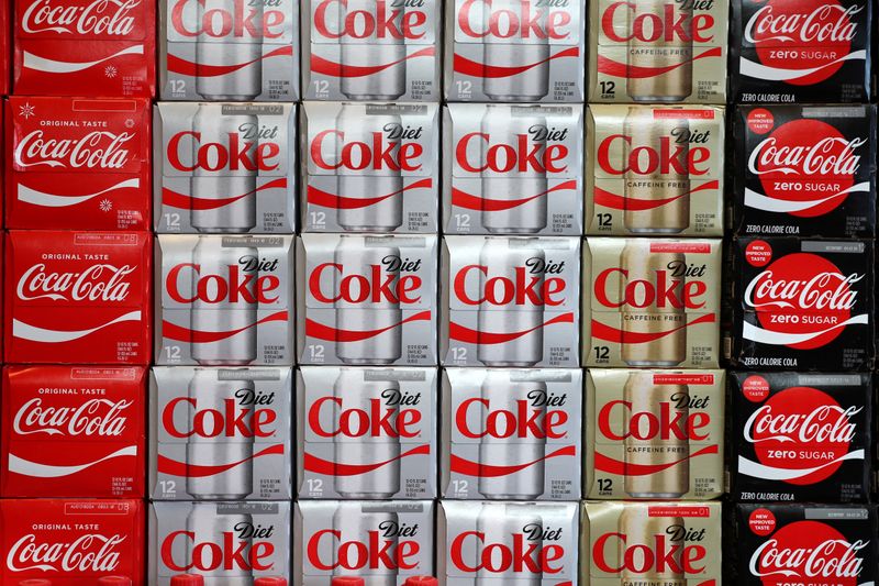 © Reuters. Boxes of Coca-Cola are seen at a grocery store in Los Angeles