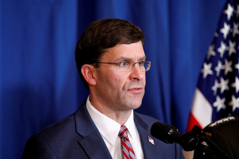 © Reuters. FILE PHOTO: U.S. Defense Secretary Mark Esper speaks about airstrikes by the U.S. military in Iraq and Syria, at the Mar-a-Lago resort in Palm Beach