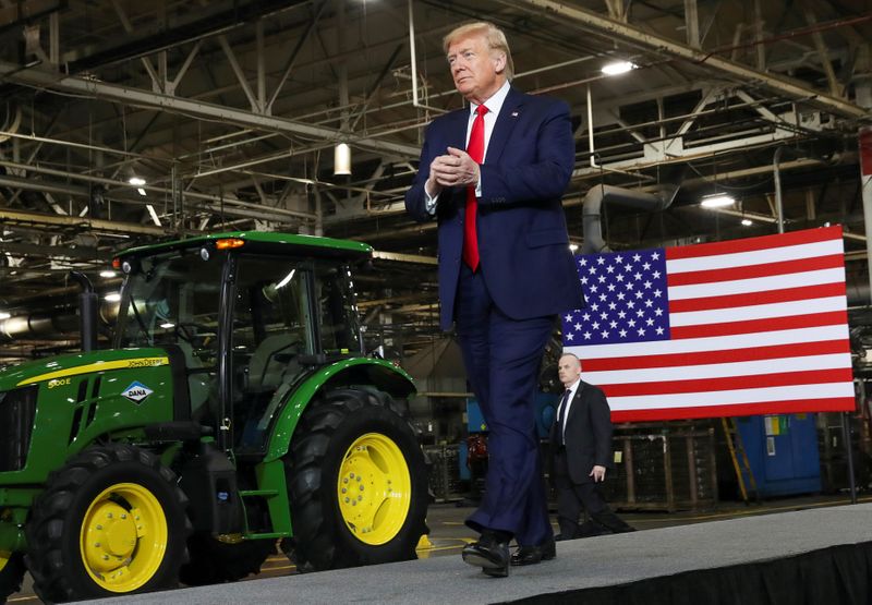 © Reuters. FILE PHOTO: U.S. President Trump speaks during visit to Dana Incorporated in Warren, Michigan