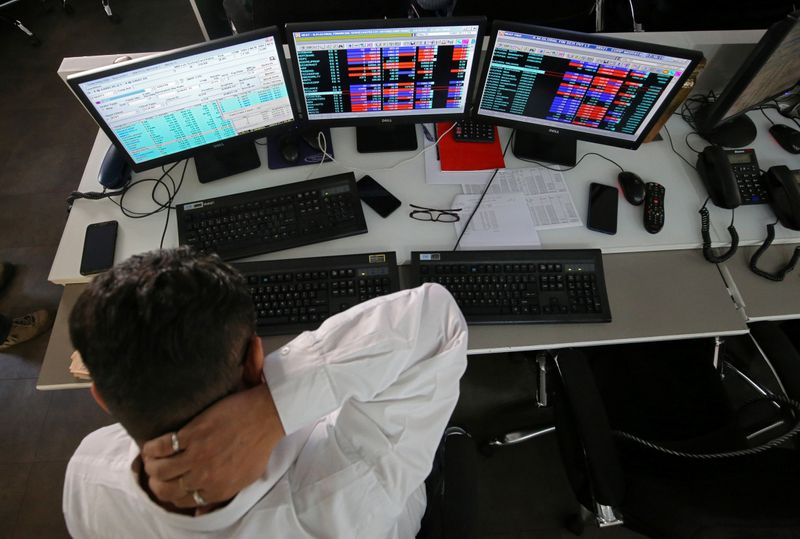 Indian investors eschew equity funds as economy falters