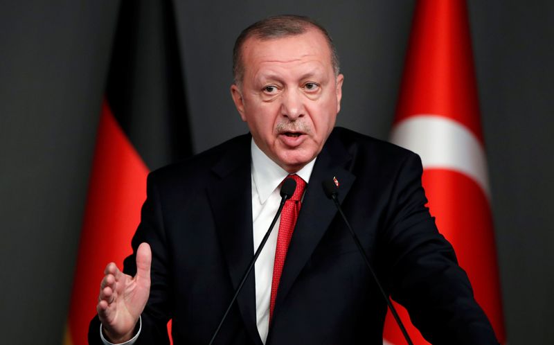 © Reuters. German Chancellor Angela Merkel visits Istanbul